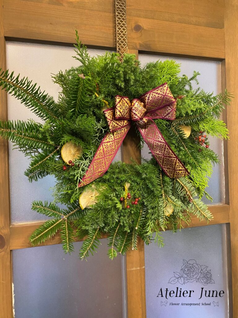 生花を使ったフレッシュクリスマスリース