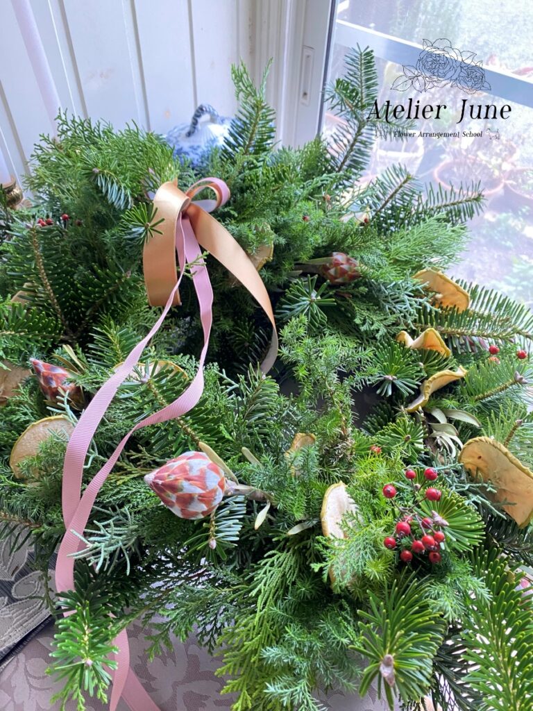 生花を使ったフレッシュクリスマスリース